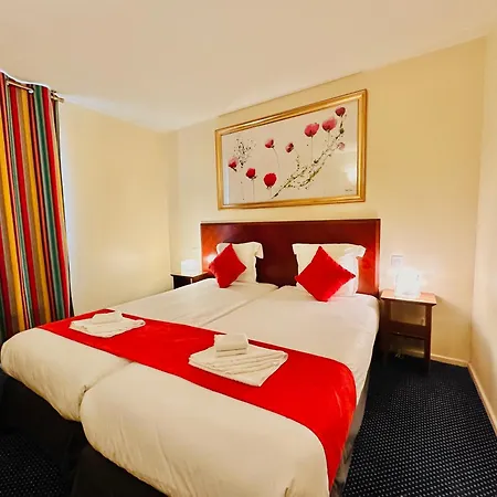 Bellevue Montmartre מלון 3*